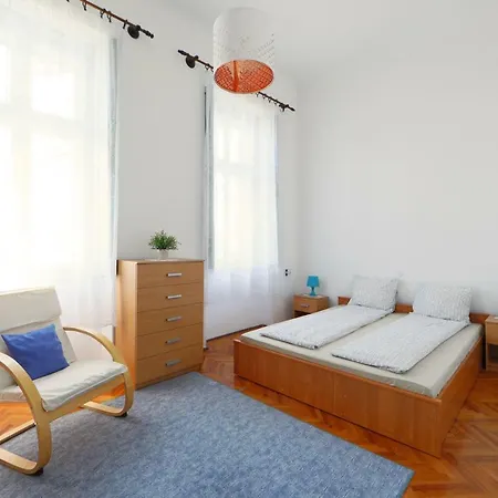Solyom Apartman Apartment