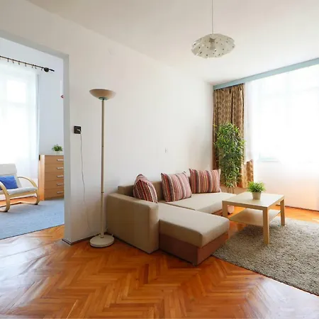 公寓 Solyom Apartman *