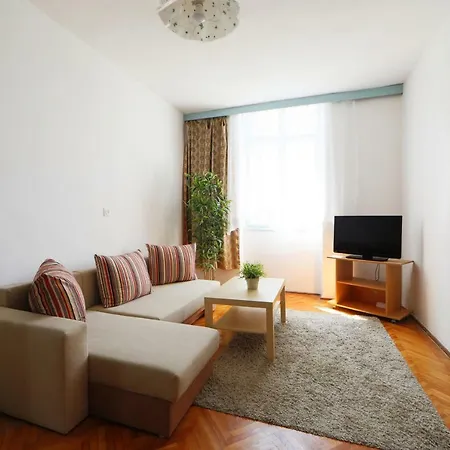 Solyom Apartman 公寓 巴拉顿菲赖德